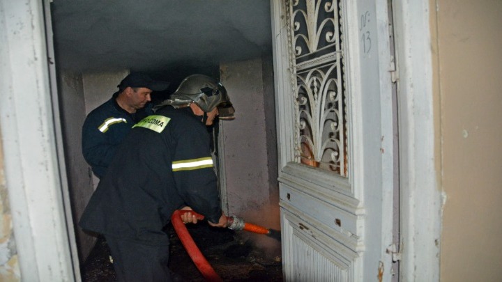 Φωτιά σε δώμα τα ξημερώματα στη Θεσσαλονίκη