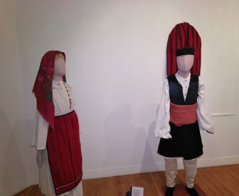 Φλώρινα: Οι παραδοσιακές φορεσιές του τόπου μας στο Μουσείο Σύγχρονης Τέχνης