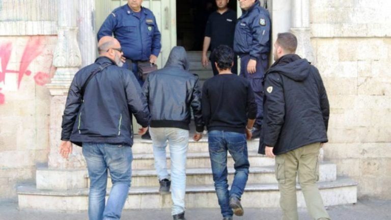 Απολογούνται οι διαρρήκτες