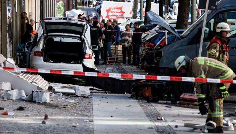 Αυτοκίνητο έπεσε σε καφετέρια του Βερολίνου – Δεν υπάρχουν ενδείξεις για τρομοκρατία