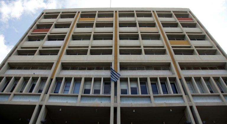 Συμβολική αναστολή της λειτουργίας της Φιλοσοφικής – Ανακατάληψη του γραφείου από μέλη του «Ρουβίκωνα»