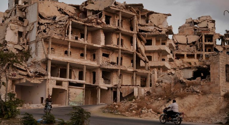 Τουλάχιστον 15 νεκροί από έκρηξη σε πόλη της ΒΔ Συρίας