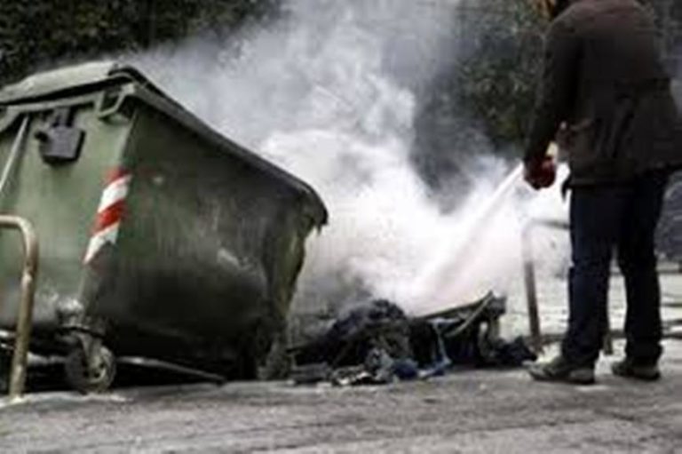 Αντικαταστάθηκαν οι  καμμένοι  κάδοι ανακύκλωσης