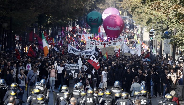 Στους δρόμους τα γαλλικά συνδικάτα κατά της πολιτικής Μακρόν