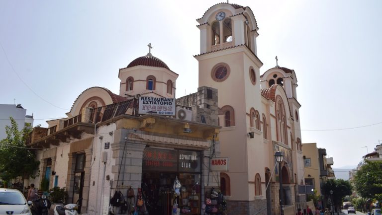 Κατεδάφιση για την ανάδειξη του ναού