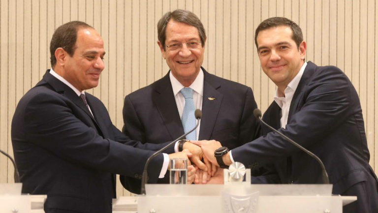 Ο πρωθυπουργός στην Ελούντα για την Σύνοδο Ελλάδας,Κύπρου,Αιγύπτου – Κοτζιάς: “Κυματοθραύστης” οι τρεις
