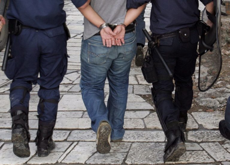 Πάτρα: Επ’ αυτοφώρω σύλληψη διακινητή ναρκωτικών