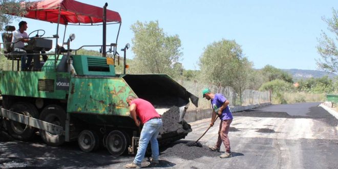 Λέσβος: Ασφαλτοστρώσεις δρόμων στην Επάνω Σκάλα