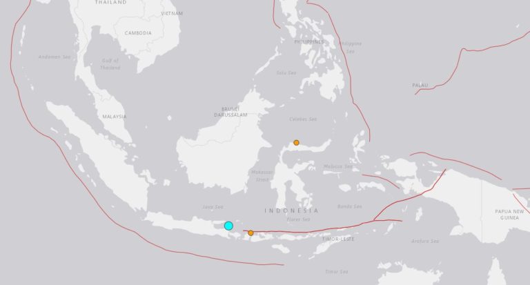 Σεισμική δόνηση 6 Ρίχτερ ανοιχτά της Ινδονησίας