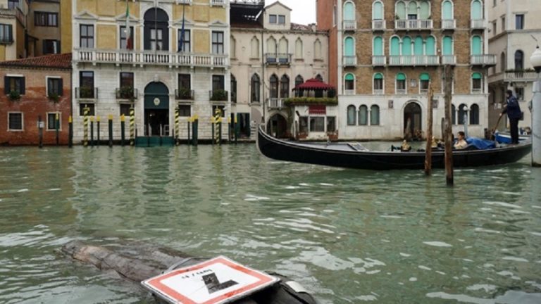 Δύο πίνακες του Μιρό βράχηκαν εξαιτίας της πλημμύρας στη Βενετία