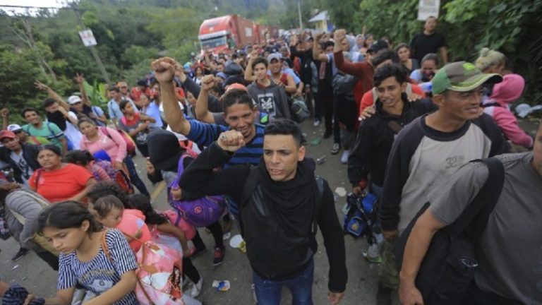 ΗΠΑ: Πάνω από 7.000 άνθρωποι στο «καραβάνι» των μεταναστών 