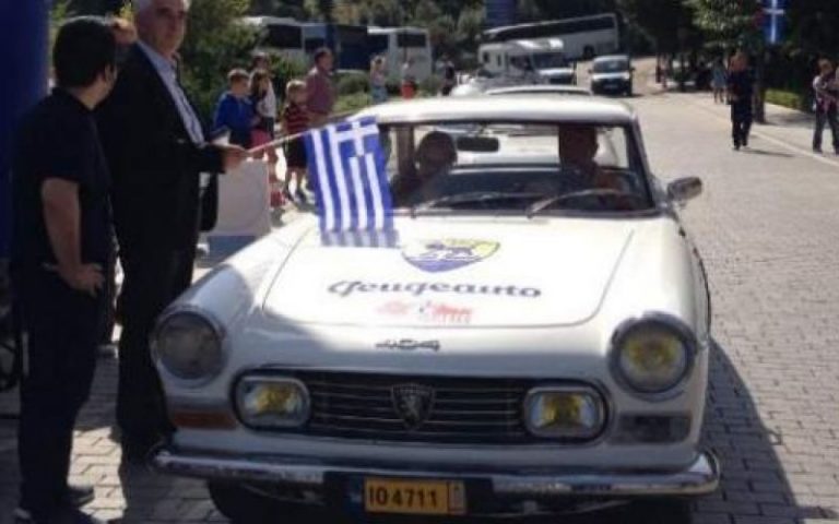 Ξεκίνησε ο αγώνας κλασικών αυτοκινήτων Tour de Samos 2025