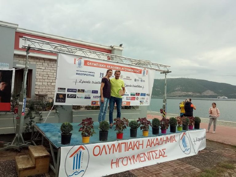 Συναρπαστικό τρίαθλο στο λιμάνι