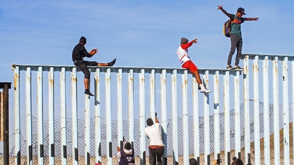 Μεξικό: Αφίξεις μεταναστών στα σύνορα με ΗΠΑ- Υπεραμύνεται του “Πιστού Πατριώτη” ο Μάτις