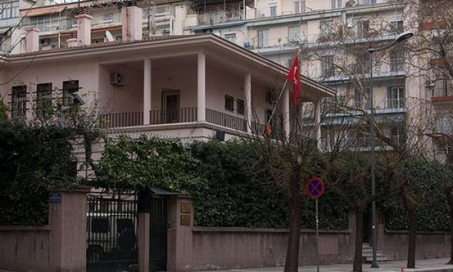 Θεσσαλονίκη: Διαμαρτυρία Κυπρίων φοιτητών απέναντι από το τουρκικό προξενείο