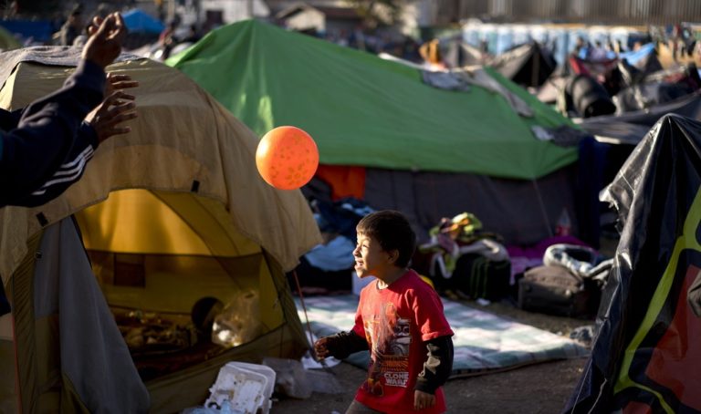 Συμφωνία ΗΠΑ – Μεξικού για το καραβάνι των μεταναστών από την Λ. Αμερική