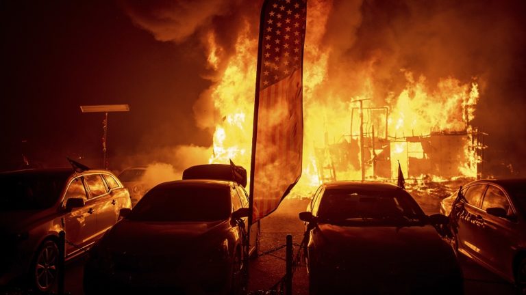 ΗΠΑ: Τεράστια πυρκαγιά σε εξέλιξη στην Καλιφόρνια – Υπάρχουν νεκροί (video)