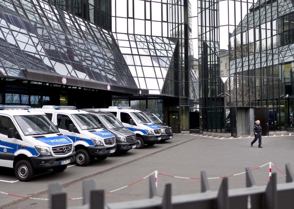 Γερμανία: Έφοδος στην Deutsche Bank για “ξέπλυμα” μαύρου χρήματος