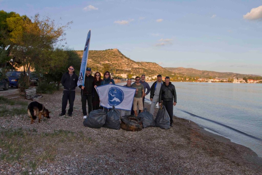 Εθελοντικός καθαρισμός βυθού με μεγάλη “ψαριά”