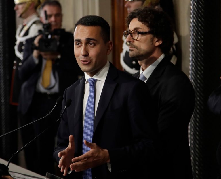 “Στροφή” του Ντι Μάιο για τον προϋπολογισμό χαλαρώνει την ιταλική αδιαλλαξία