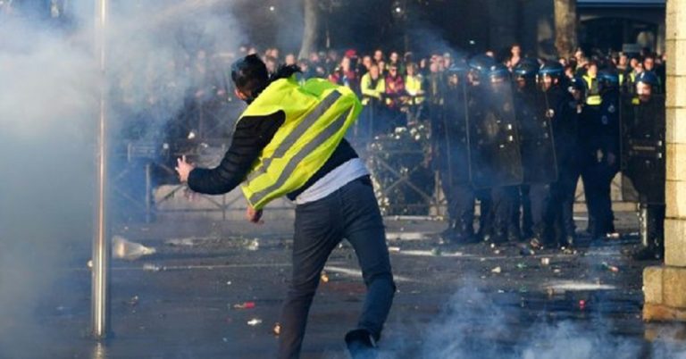 Γαλλία: 400 τραυματίες- 282 συλλήψεις στις διαδηλώσεις με “κίτρινα γιλέκα”