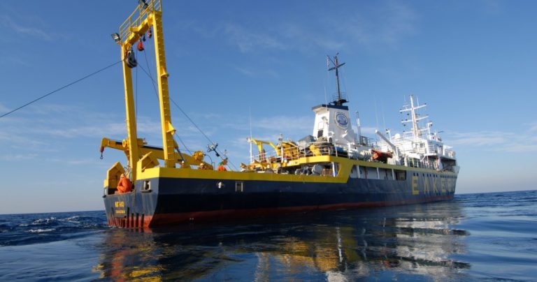 Ωκεανογραφικό σκάφος στο λιμάνι της Πάτρας