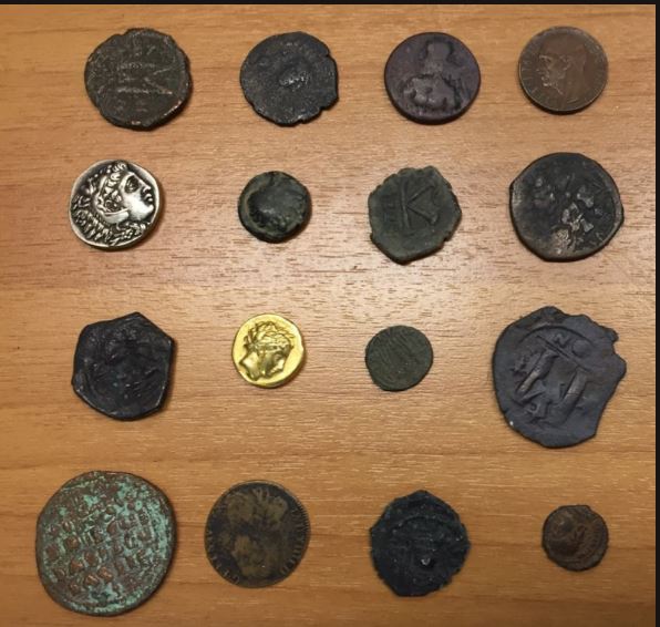 Ανδρόγυνο επιχείρησε να πουλήσει αρχαία νομίσματα μέσω διαδικτύου