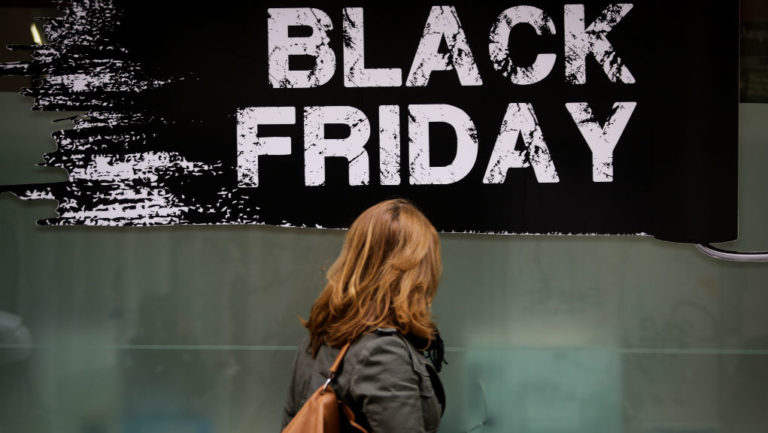 Black Friday και Cyber Monday: Σε ρυθμούς προσφορών επιχειρήσεις και καταναλωτές – Πώς θα ψωνίσουν φέτος οι Έλληνες