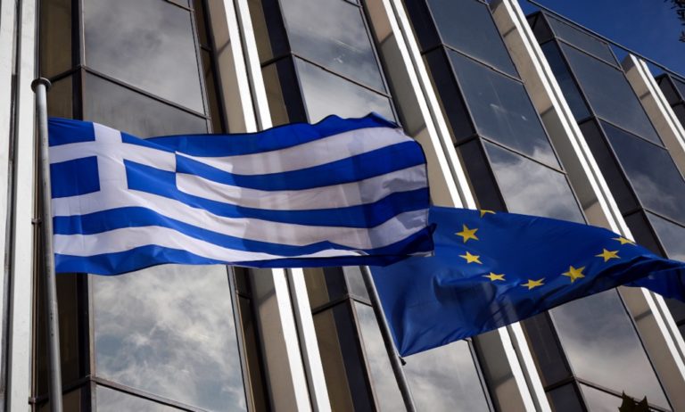 Handelsblatt: Μόνο η Ελλάδα και η Πορτογαλία μπορούν να ξεφύγουν από την μέγγενη του χρέους