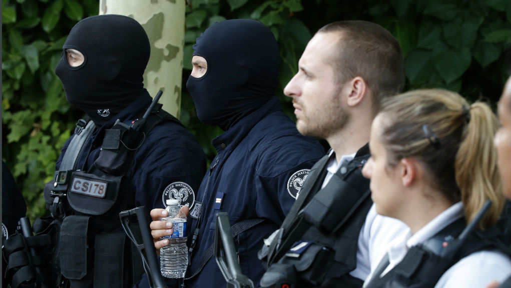 Συλλήψεις ακροδεξιών στη Γαλλία-Σχεδίαζαν επίθεση εναντίον του Μακρόν