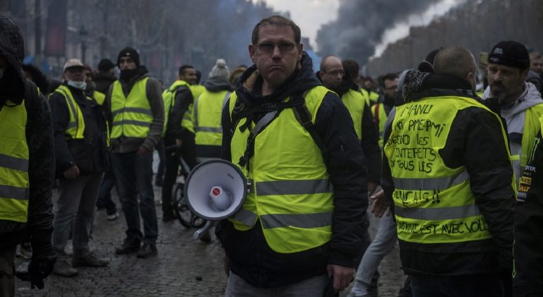 Γαλλία: Στους δρόμους  με μειωμένη συμμετοχή τα κίτρινα γιλέκα