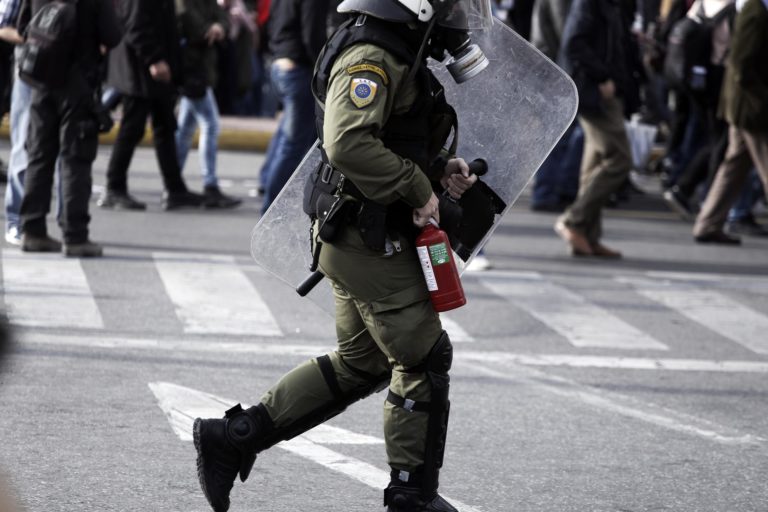 Αστυνομικός των ΜΑΤ καταδικάστηκε για επικίνδυνη σωματική βλάβη σε ανήλικο διαδηλωτή