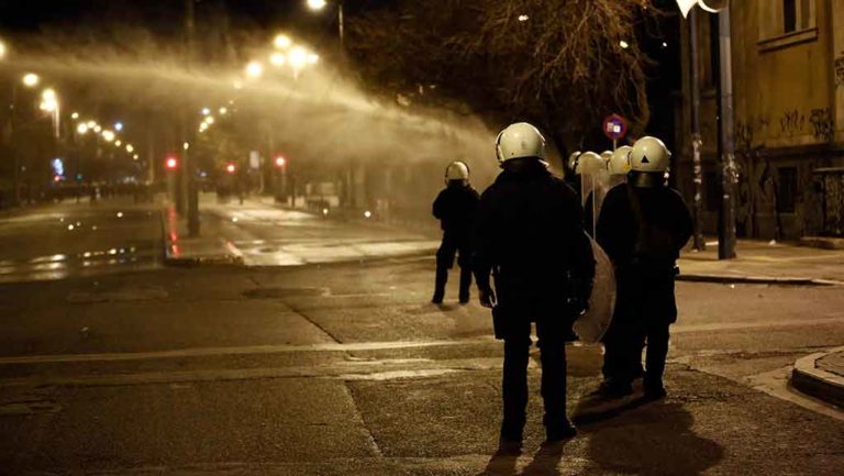 Δεκαεννέα συλλήψεις για τα επεισόδια στο Πολυτεχνείο και τα Εξάρχεια (video)