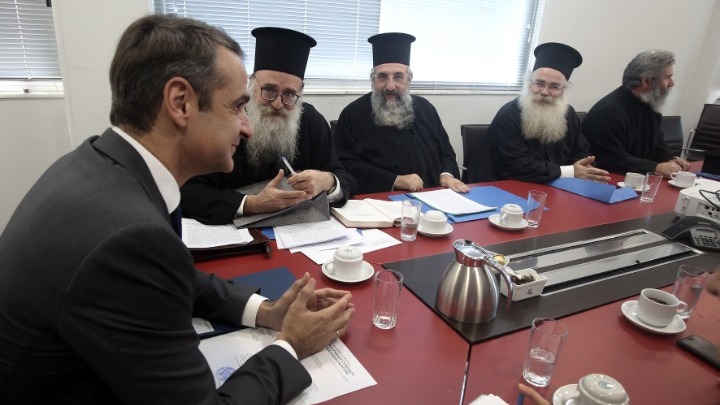 Η ΝΔ δεν θα αναγνωρίσει μονομερή αλλαγή του εργασιακού καθεστώτος των κληρικών