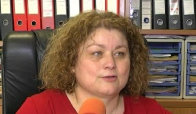 Α. Ποϊραζίδου: “Ο Β. Λαμπάκης να αξιολογήσει τα δικά του στελέχη…”