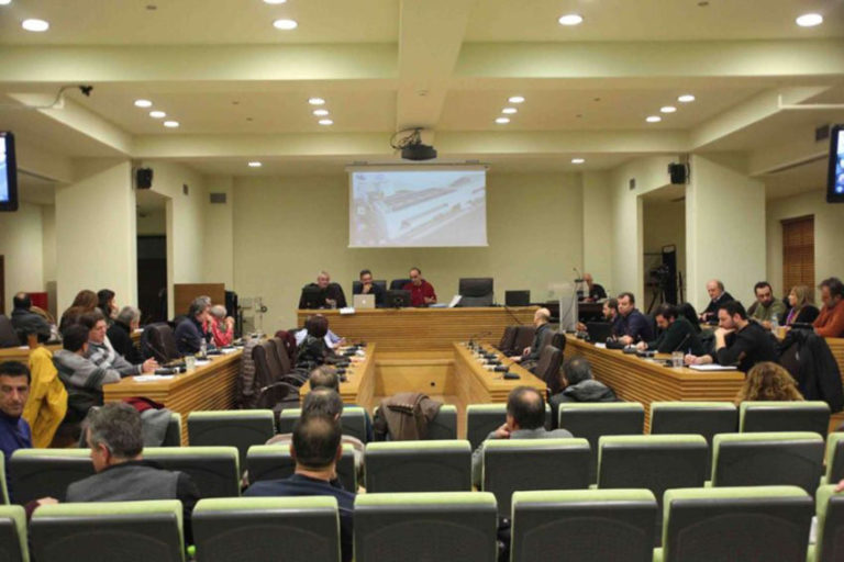 Κοζάνη: Σκληρή αντιπαράθεση για το κολυμβητήριο στο Δημοτικό Συμβούλιο