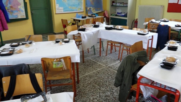 Κορινθία: Στα “σχολικά γεύματα” δημοτικά της περιοχής