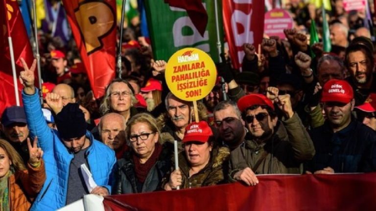 Μεγάλη διαδήλωση στην Κωνσταντινούπολη για το υψηλό κόστος ζωής