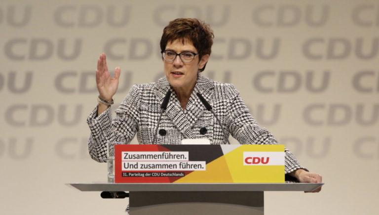Η Άνεγκρετ Κραμπ-Καρενμπάουερ νέα Πρόεδρος του CDU (video)