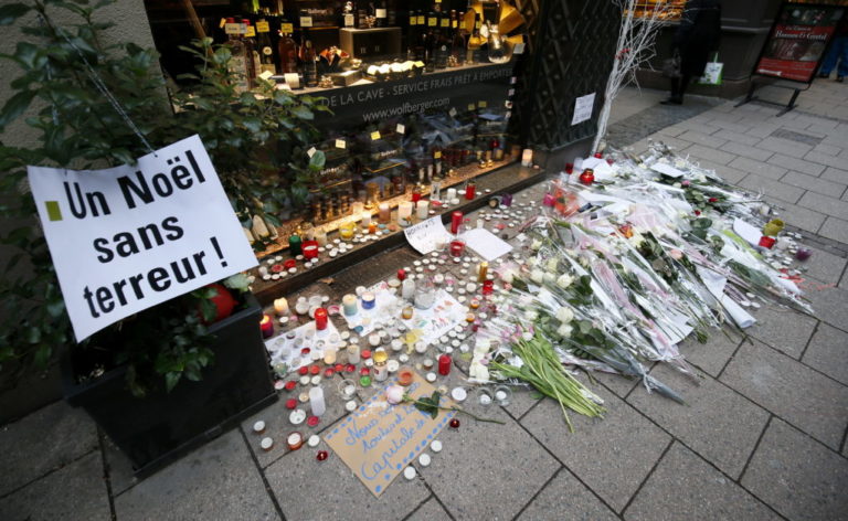 Στρασβούργο: Υπέκυψε στα τραύματά του και τέταρτο θύμα της επίθεσης-Ένα λευκό τριαντάφυλλο από τον Μακρόν