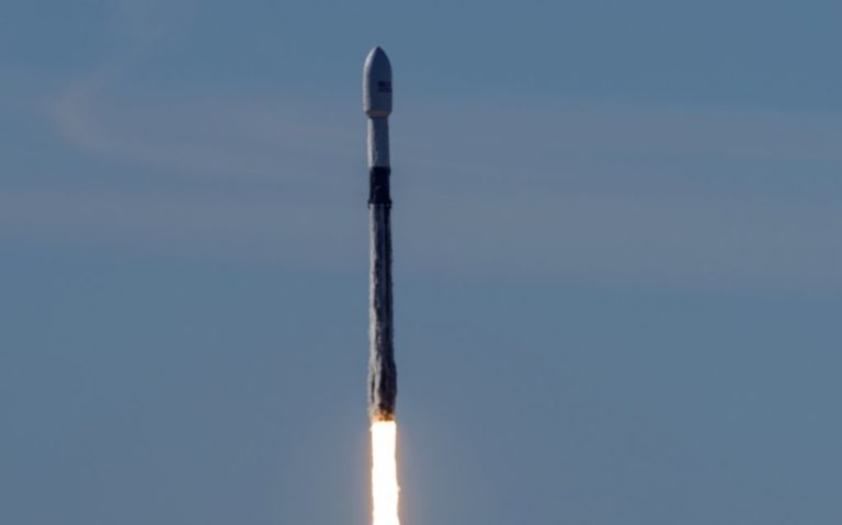 Η Space X έθεσε ταυτόχρονα σε τροχιά 64 δορυφόρους