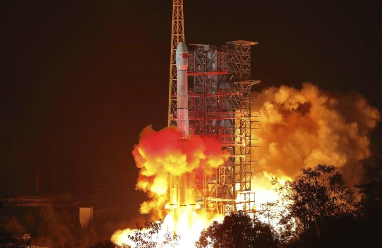 Κίνα: Διαστημικό σκάφος ετοιμάζεται να προσεληνωθεί στη σκοτεινή πλευρά της Σελήνης