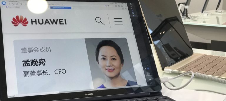 Ελεύθερη με «βραχιόλι» και καταβολή εγγύησης η Μενγκ Ουάνγκζου της Huawei