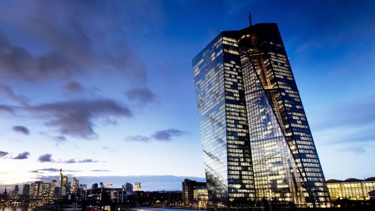 ΕΚΤ:Προβλέπει επιβράδυνση της ανάπτυξης στην ευρωζώνη