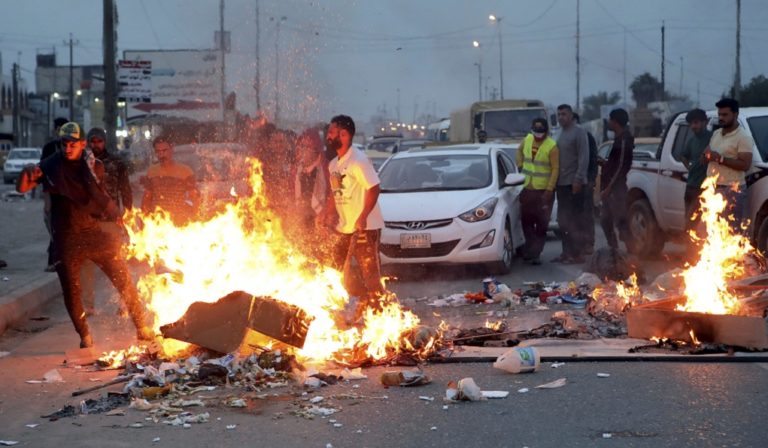 Πραγματικές σφαίρες και δακρυγόνα εναντίον διαδηλωτών στη Βασόρα