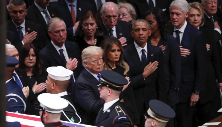 O Τραμπ και τέσσερις πρώην πρόεδροι των ΗΠΑ στην κηδεία του Τζορτζ Ου. Μπους