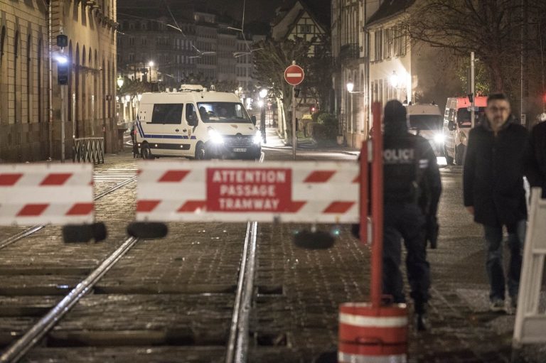 Τρόμος στο Στρασβούργο: Ανθρωποκυνηγητό για τη σύλληψη του δράστη (video)