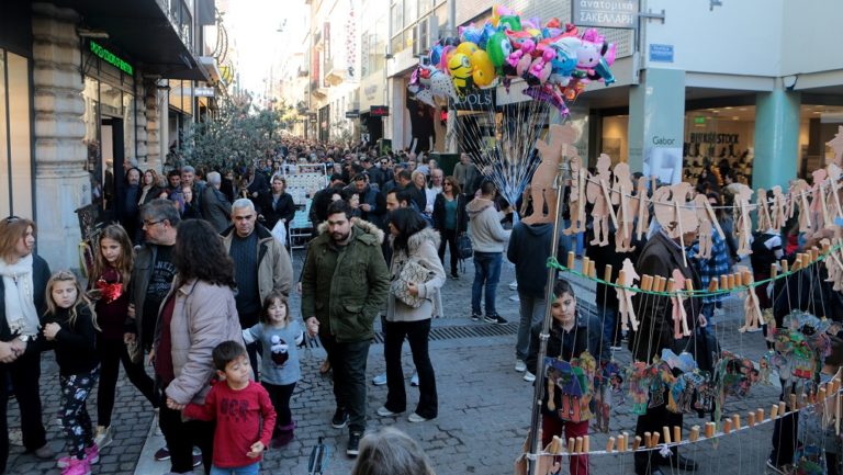 Σε εορταστικούς ρυθμούς η αγορά (video)