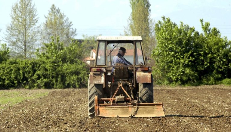 Σέρρες: “Ζεσταίνουν” τα τρακτέρ τους οι Σερραίοι αγρότες