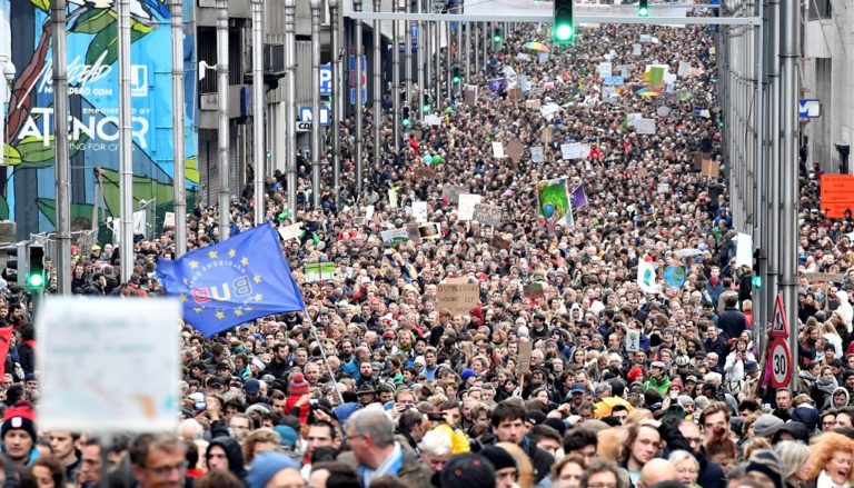 Μεγαλειώδης διαδήλωση στις Βρυξέλλες κατά της κλιματικής αλλαγής (video)
